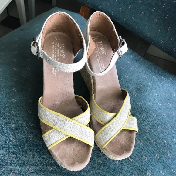 🎉2/$30 SALE🎉 TOMS Wedge Espadrilles - 7 - Picture 2 of 6